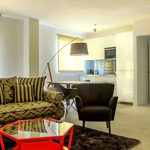 https://santa-cruz-apartments-malaga.es-andalucia.com